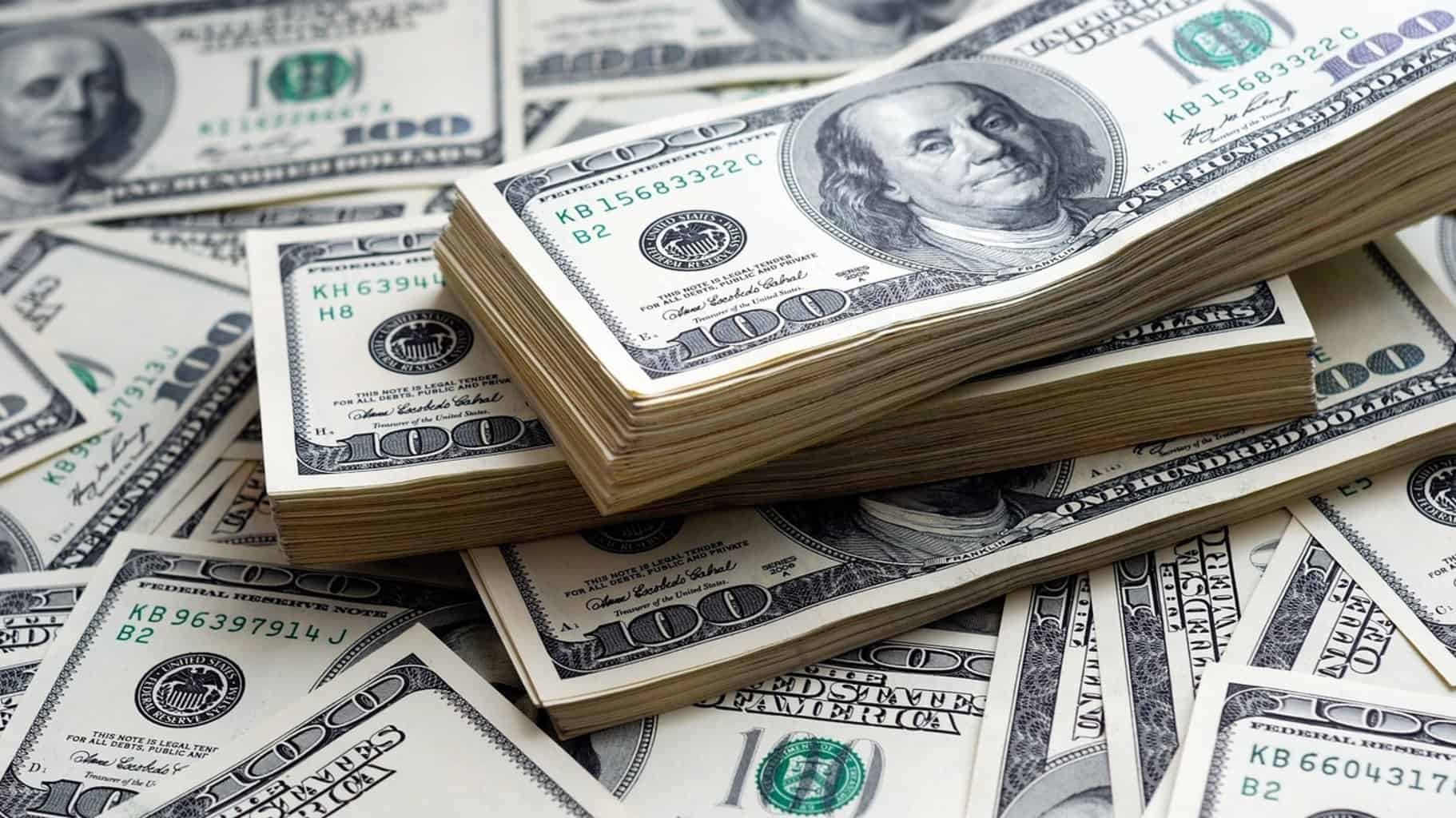 Таможенники не дали кыргызстанцу вывезти из страны $21.7 тысячи