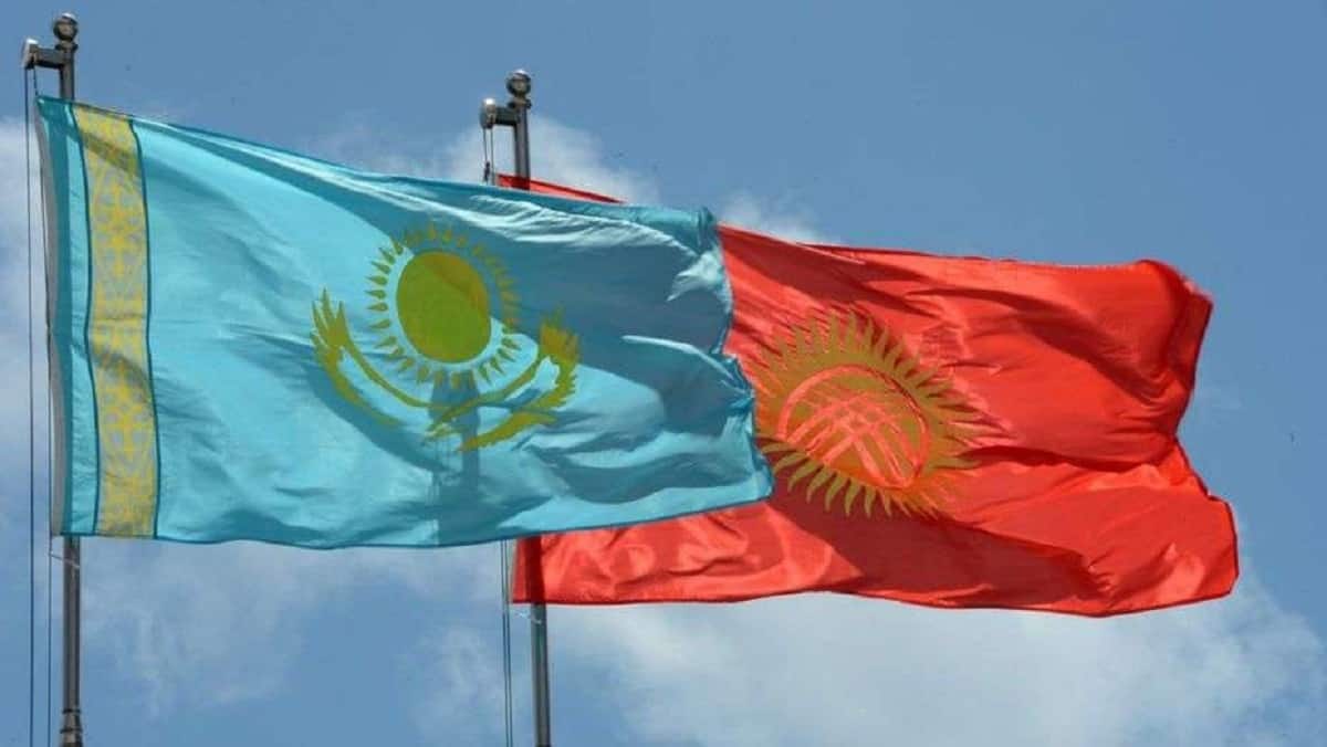 Казахстан разрешил транзитный проезд кыргызстанцам, следующим из Бишкека в Талас