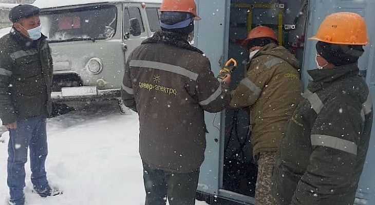«Северэлектро» сообщает об аварийных отключениях из-за обильного снегопада