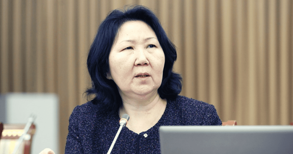 Как госбюджету Кыргызстана пережить консолидацию, сокращение доходов и другие угрозы? Интервью с Эльмирой Ибраимовой