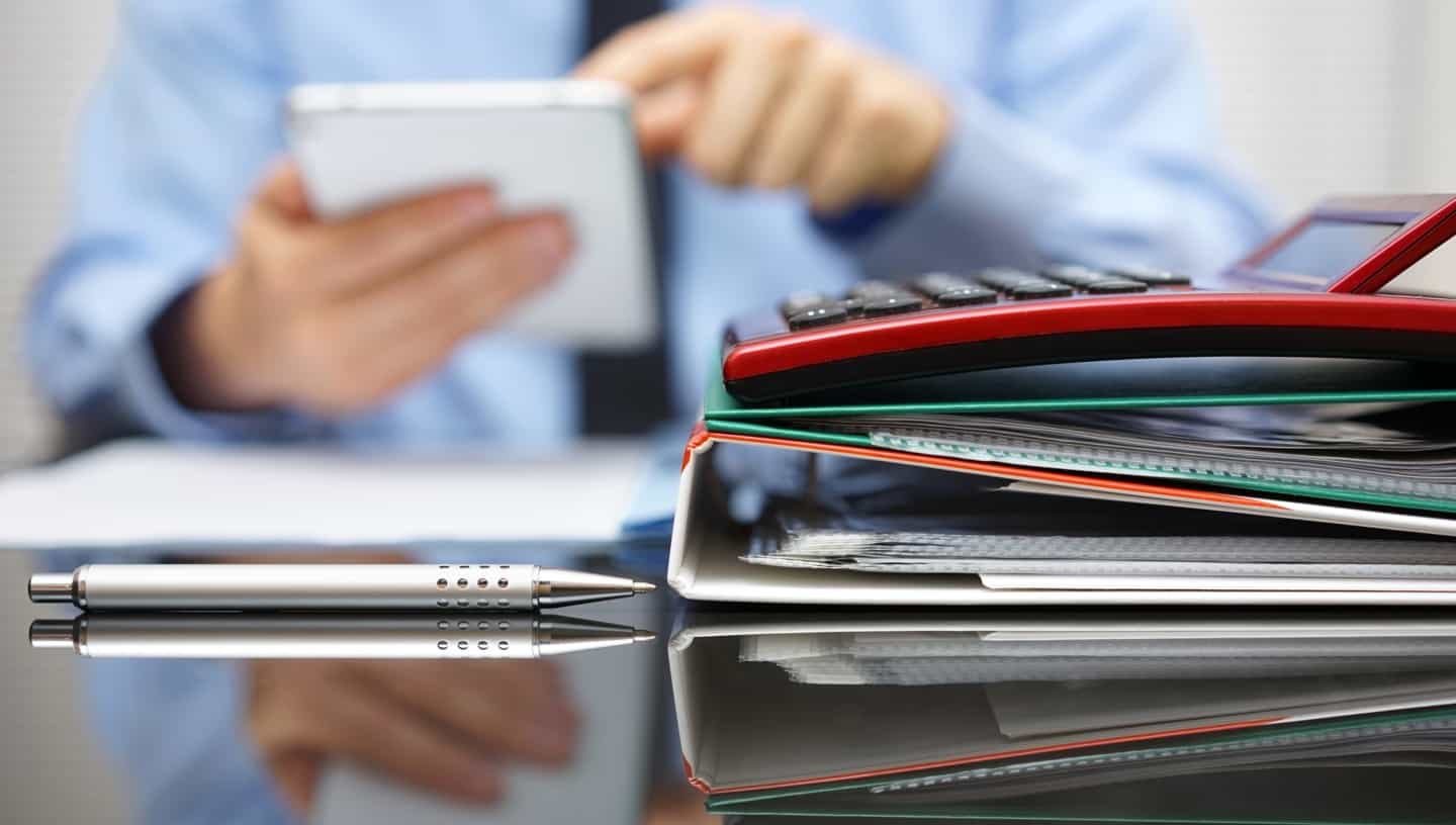 Налоговая служба пополнила категории работников КР иностранцами — бизнесу необходимо сдавать отчеты по новой форме