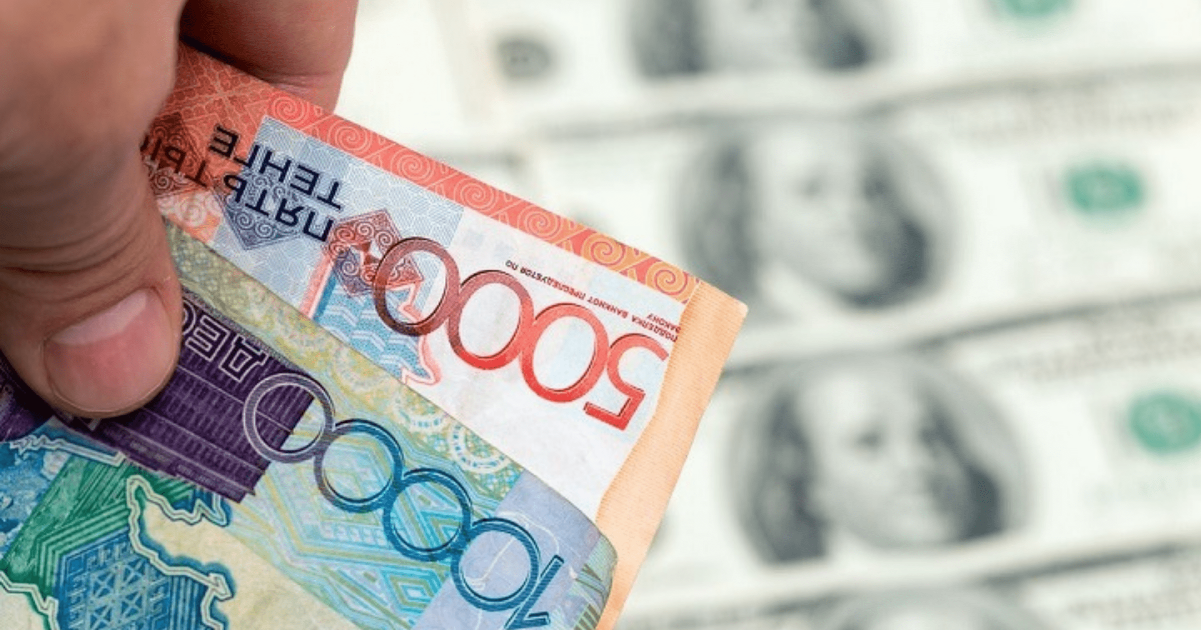Тенге обесценился почти на 10% в обменных бюро Бишкека