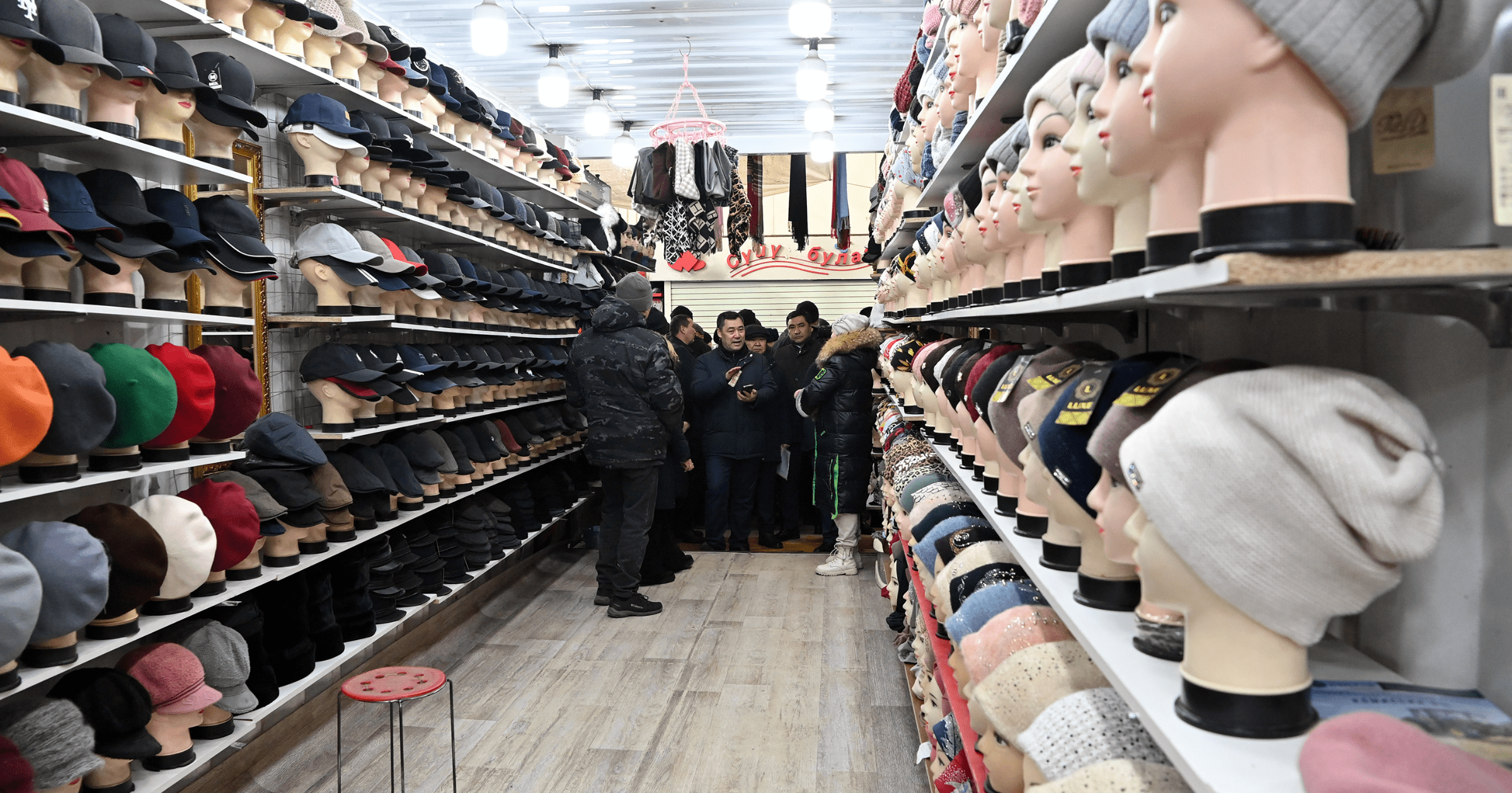 Ошский рынок в Бишкеке закрыли из-за визита Мирзиеева