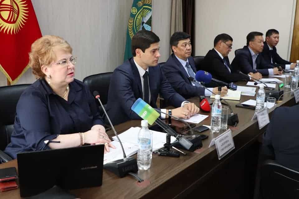 Санкции: Кыргызстану предлагают наладить железнодорожный маршрут из Ирана