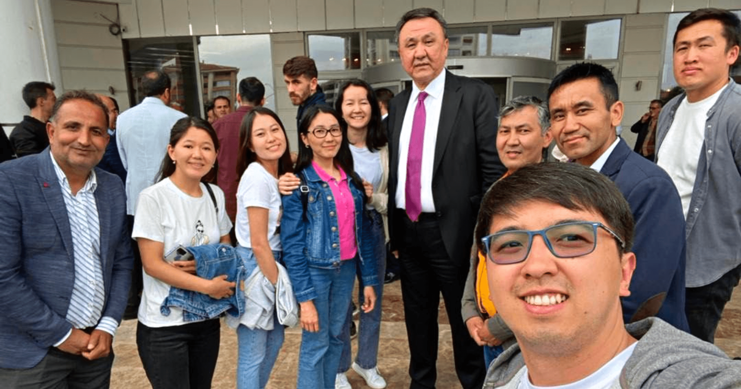 Посол призвал работать в Турции легально — за это будет пенсия