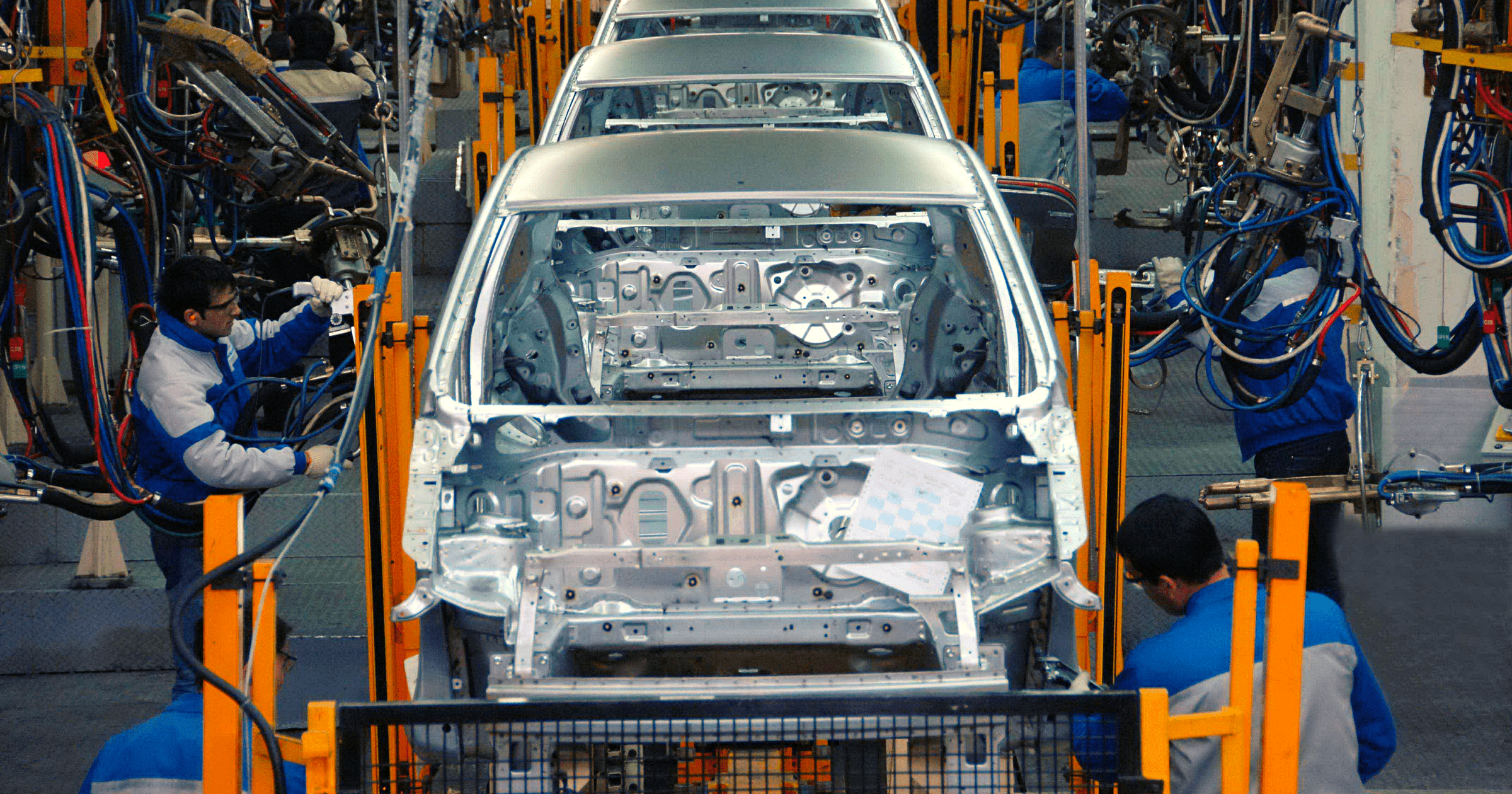 Более 30 кузовных деталей для легковых автомобилей Узбекистана производят в Джалал-Абаде