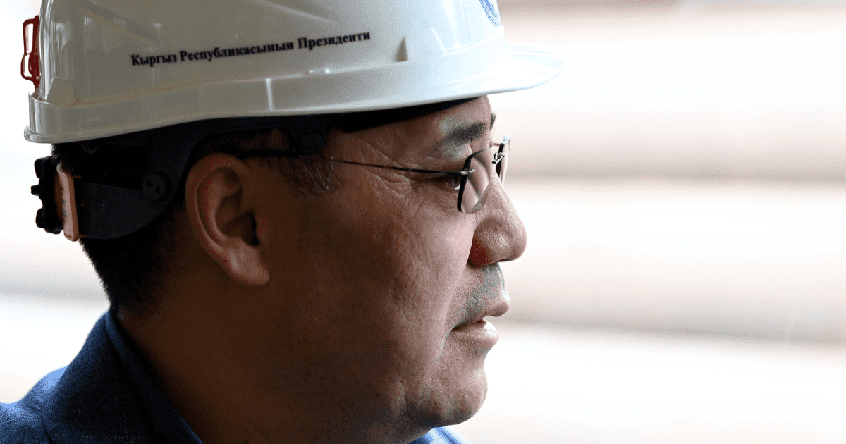 Садыру Жапарову доверяют 34% опрошенных кыргызстанцев, Ташиеву почти в два раза меньше