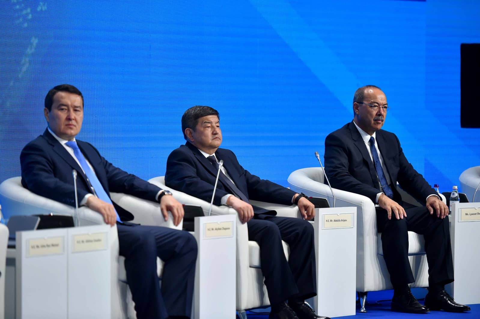 КР намерена поэтапно переходить к возобновляемым источникам энергии — Акылбек Жапаров