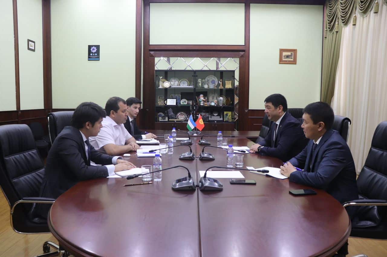 Кыргызстан предложил Узбекистану открыть Дома торговли на территориях друг друга