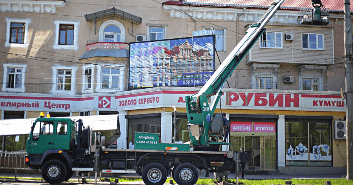 Названы компании, за счет которых отремонтированы фасады зданий на центральных улицах