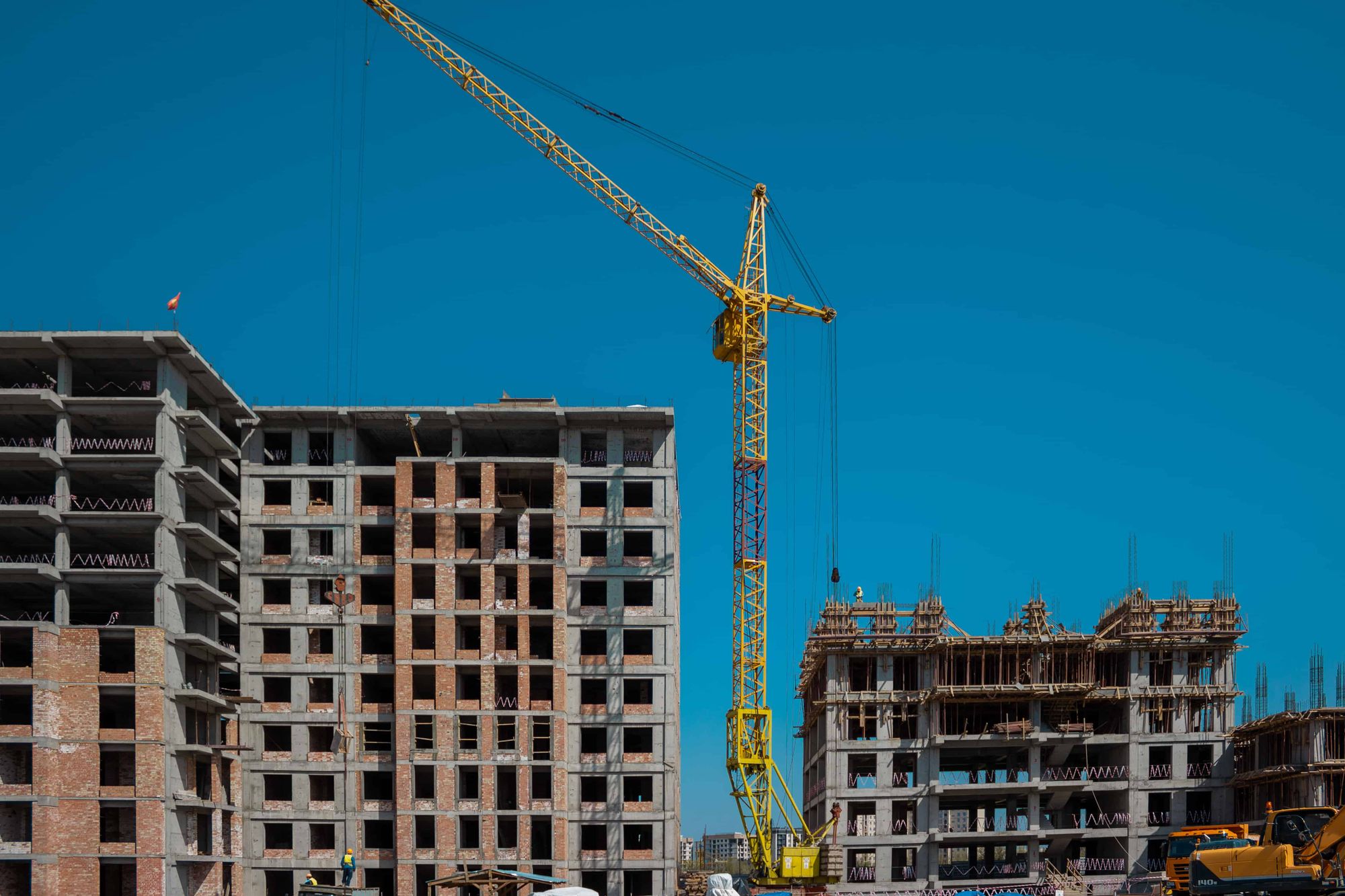 Госстрой повторно ищет подрядчика для строительства 9-этажного дома в Караколе