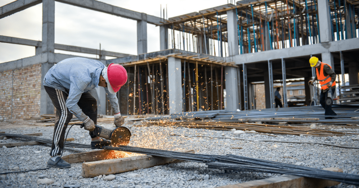 Стройкомпаниям запретят использовать деньги дольщиков до окончания строительства — Госстрой