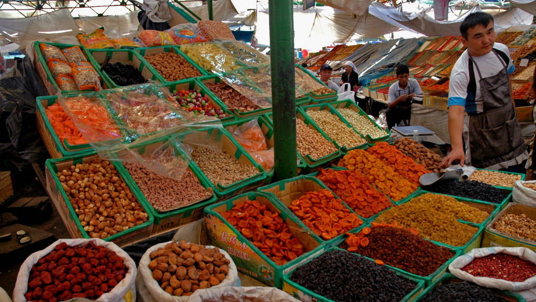 Сборы за пользование торговым местом на рынках превысили 1.1 млрд сомов