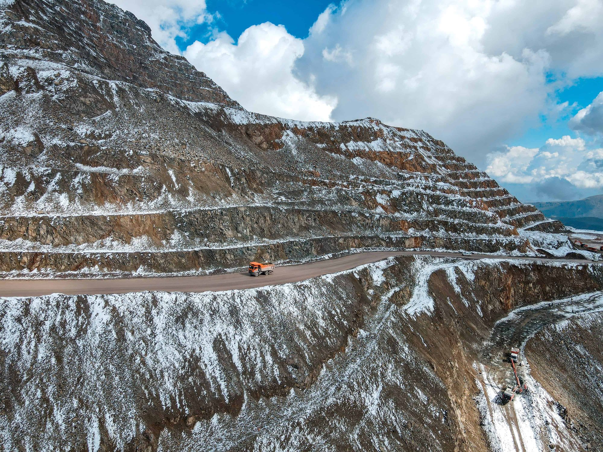 Компания «Альянс Алтын» перечислила в бюджет КР 8.9 млрд сомов