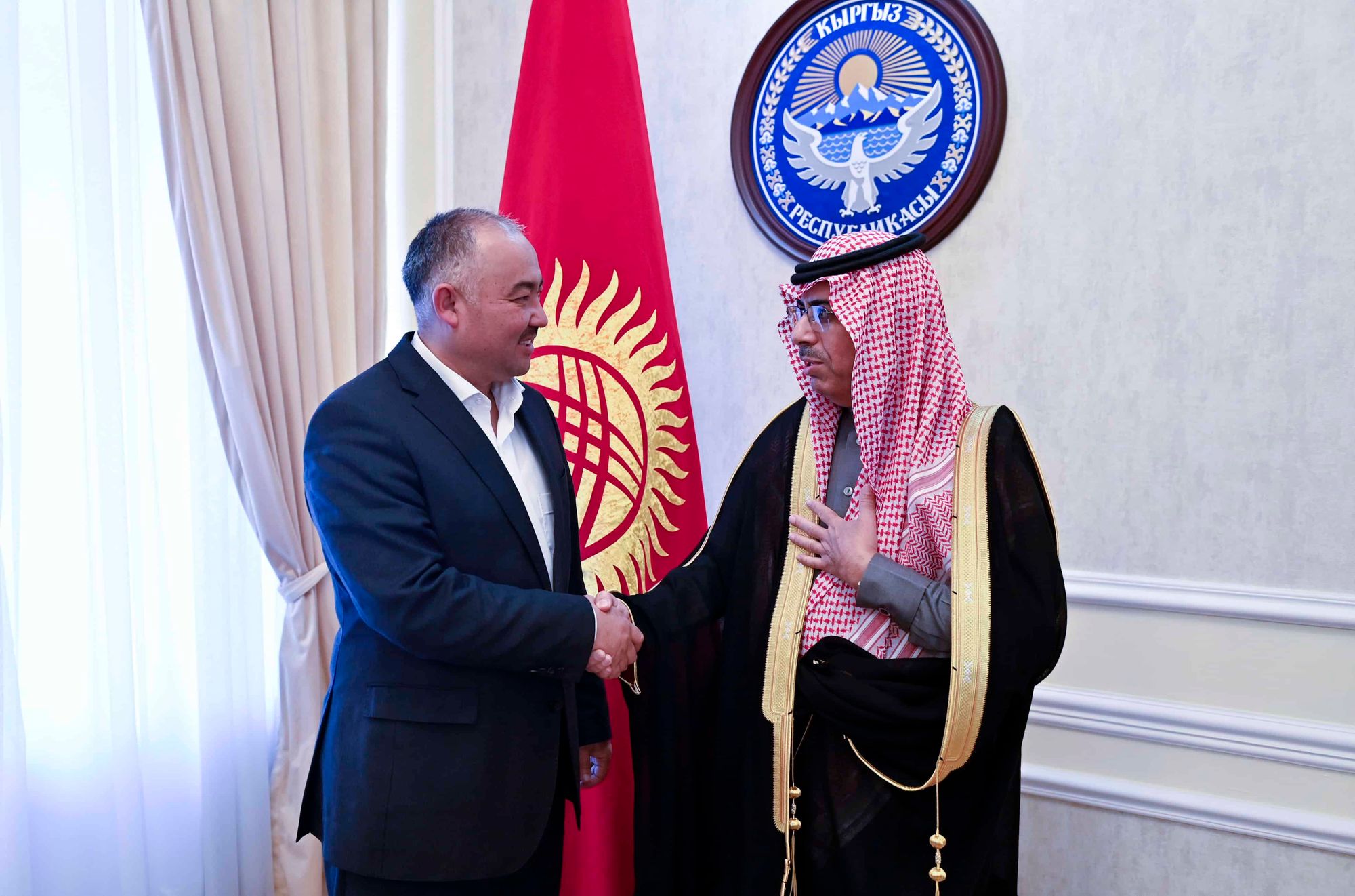 Кыргызстанцам нужен прямой авиарейс в Саудовскую Аравию и электронная туристическая виза — Шакиев