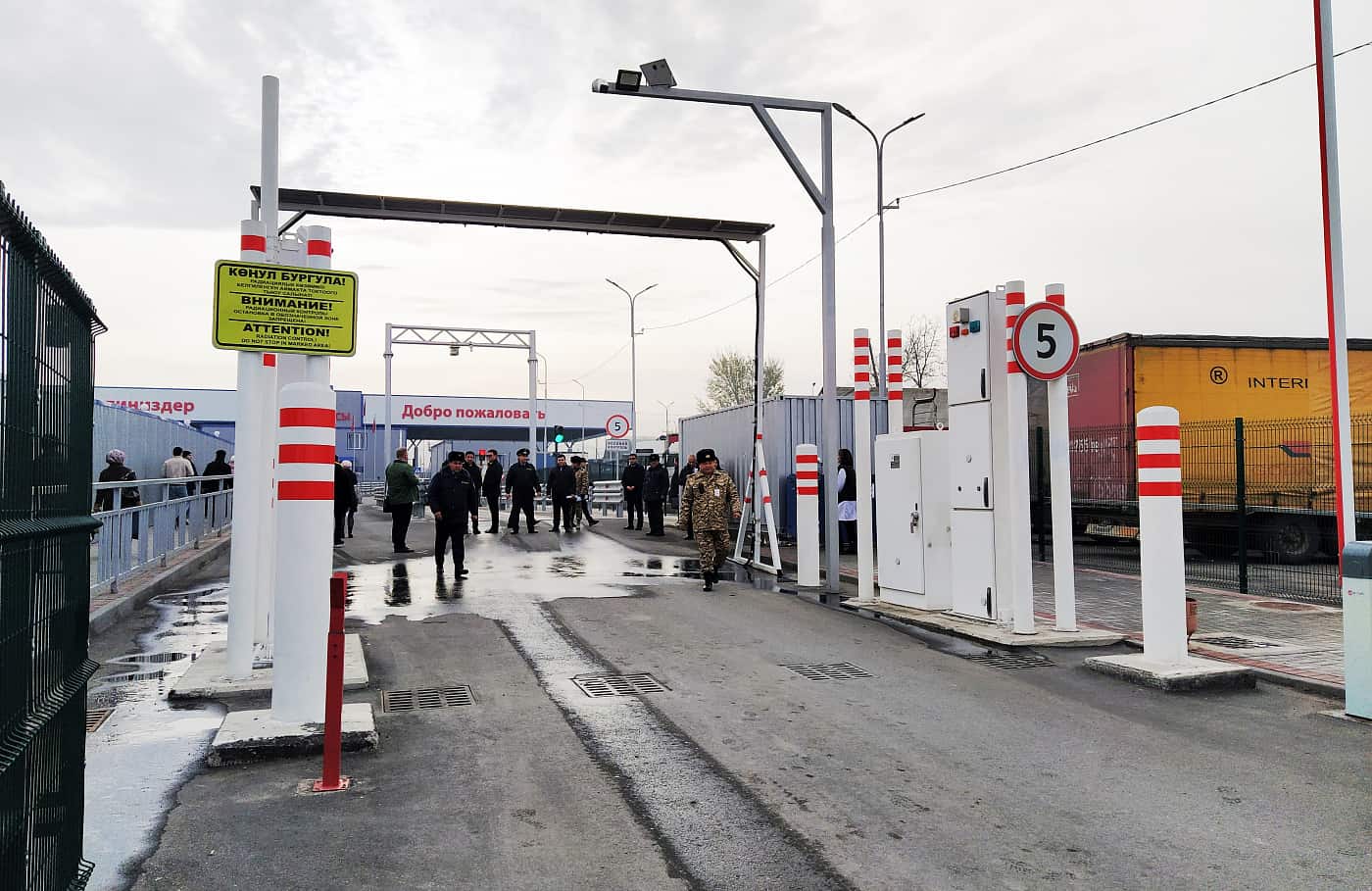 Семь пунктов пропуска на границе Кыргызстана прошли проверку ЕЭК