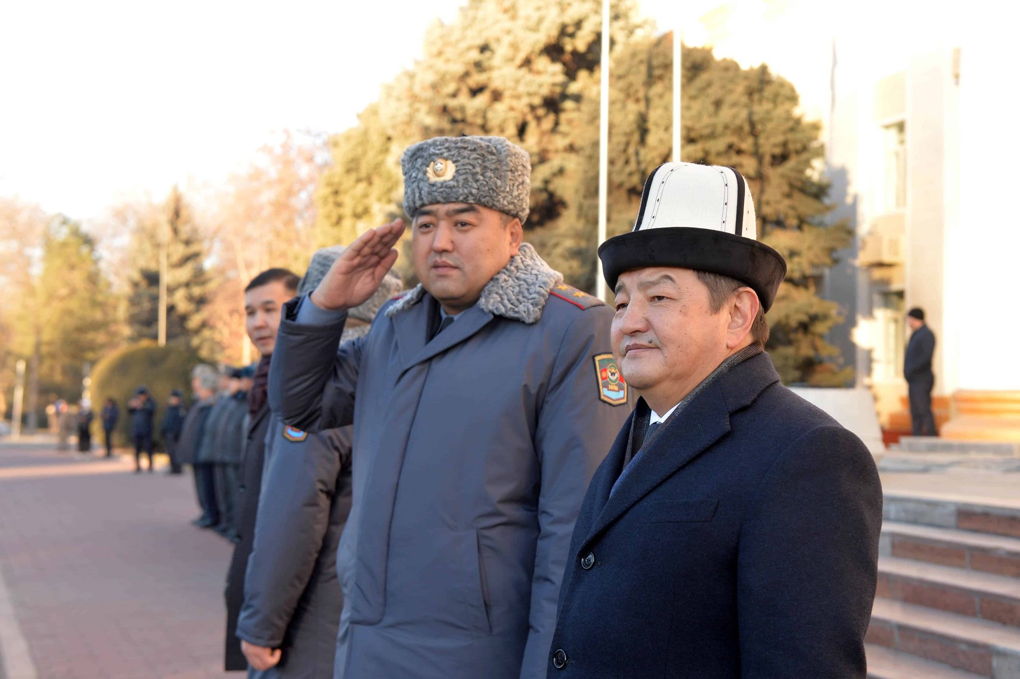 Милиционеры должны помогать в борьбе с контрабандой и теневой экономикой – Акылбек Жапаров