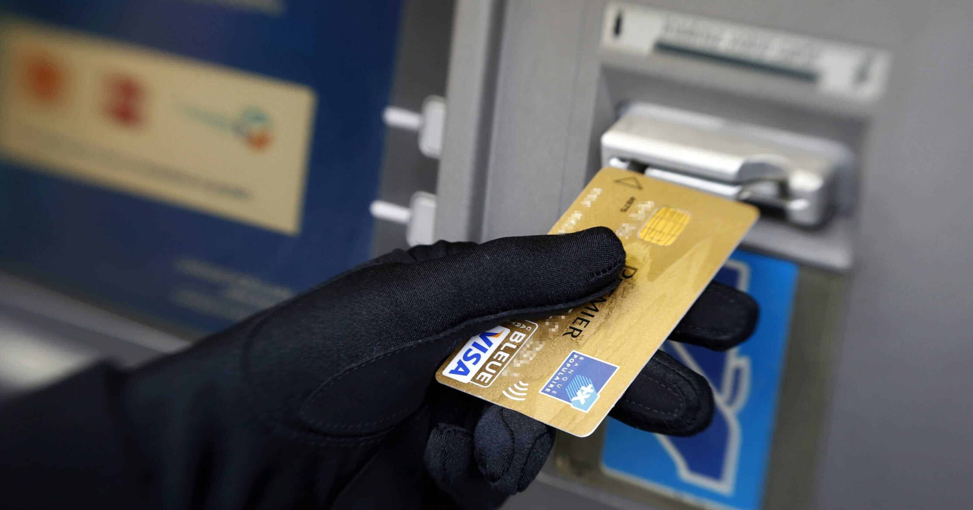 Число мошеннических операций с платежными картами кыргызстанцев увеличилось в 3 раза