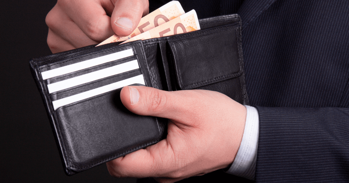 Номинальные зарплаты кыргызстанцев выросли на 29.5% – реальные только на 14%