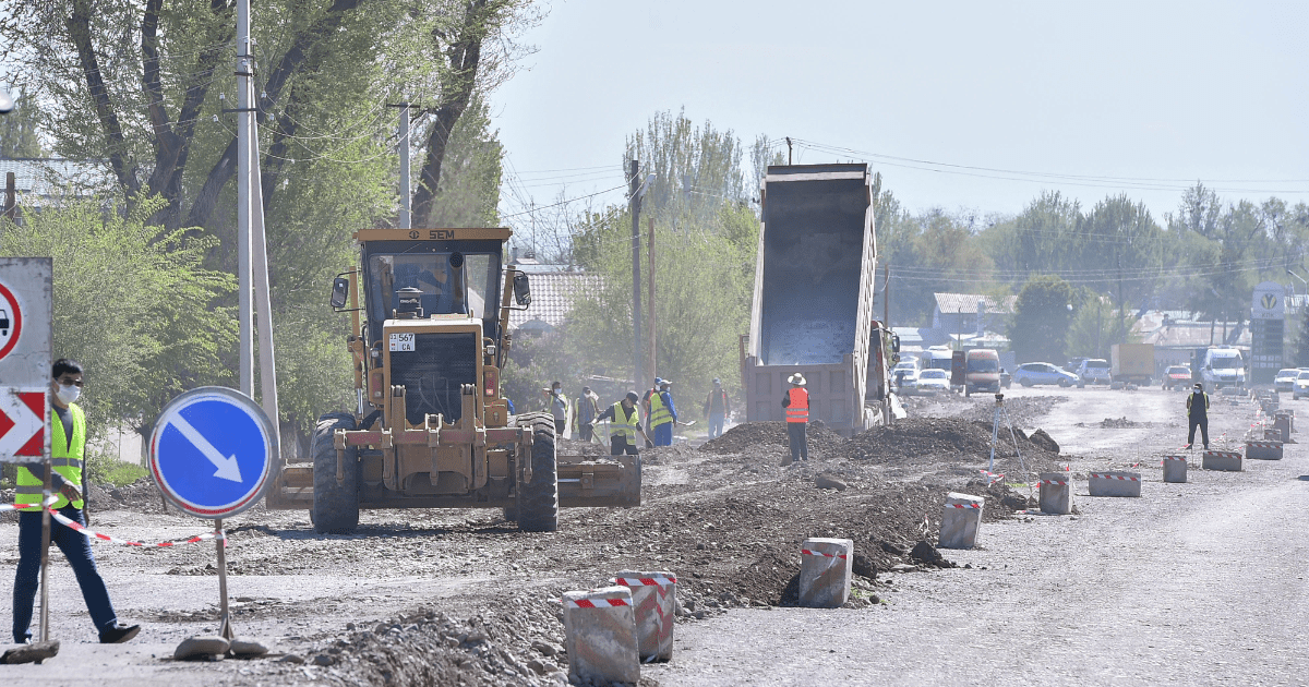 «Сперва надо было все продумать, а потом класть дорогу», — депутат Медербек Саккараев раскритиковал Минтранс за расточительство