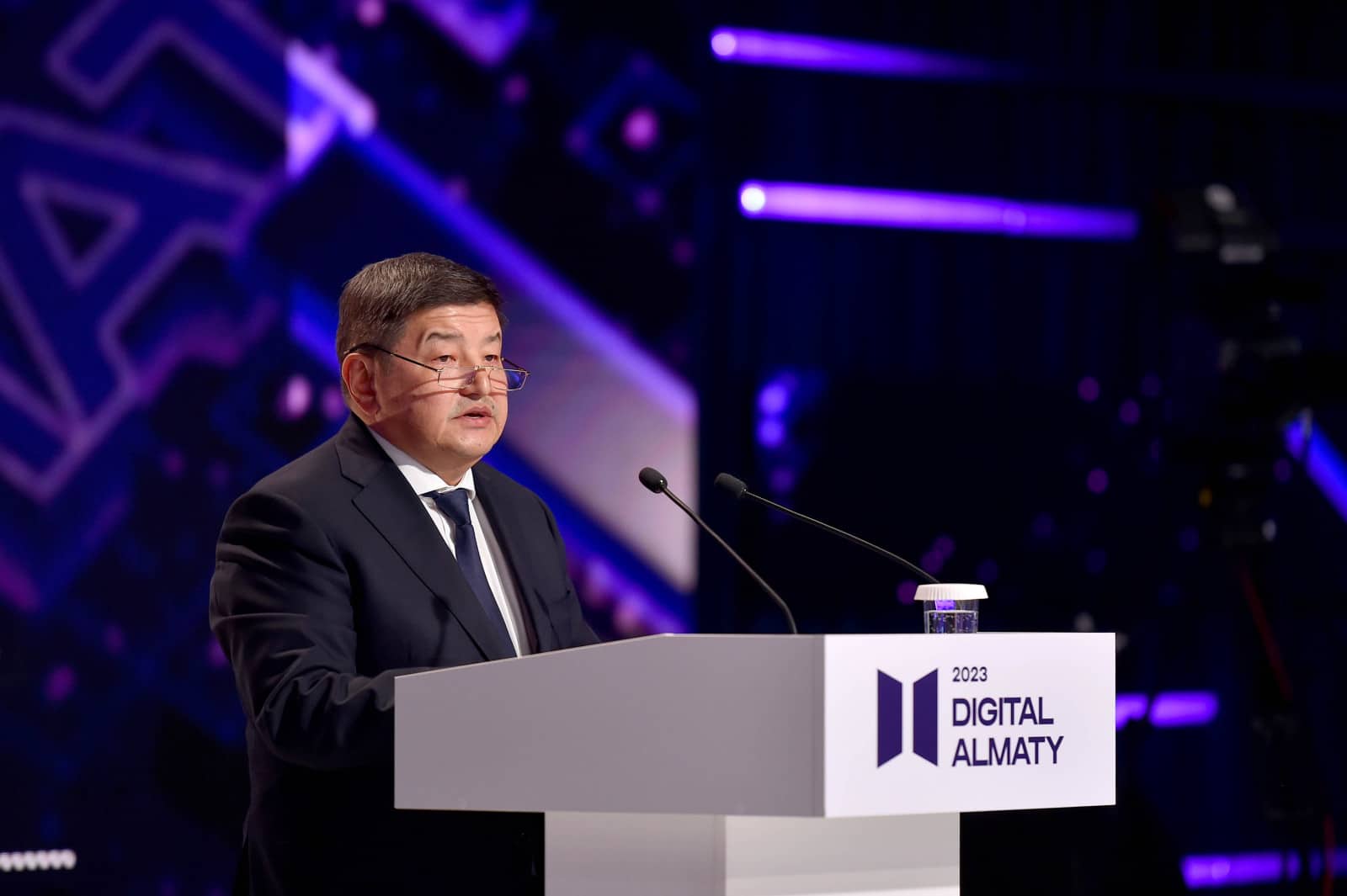 Глава кабмина предлагает развивать региональный стейблкоин