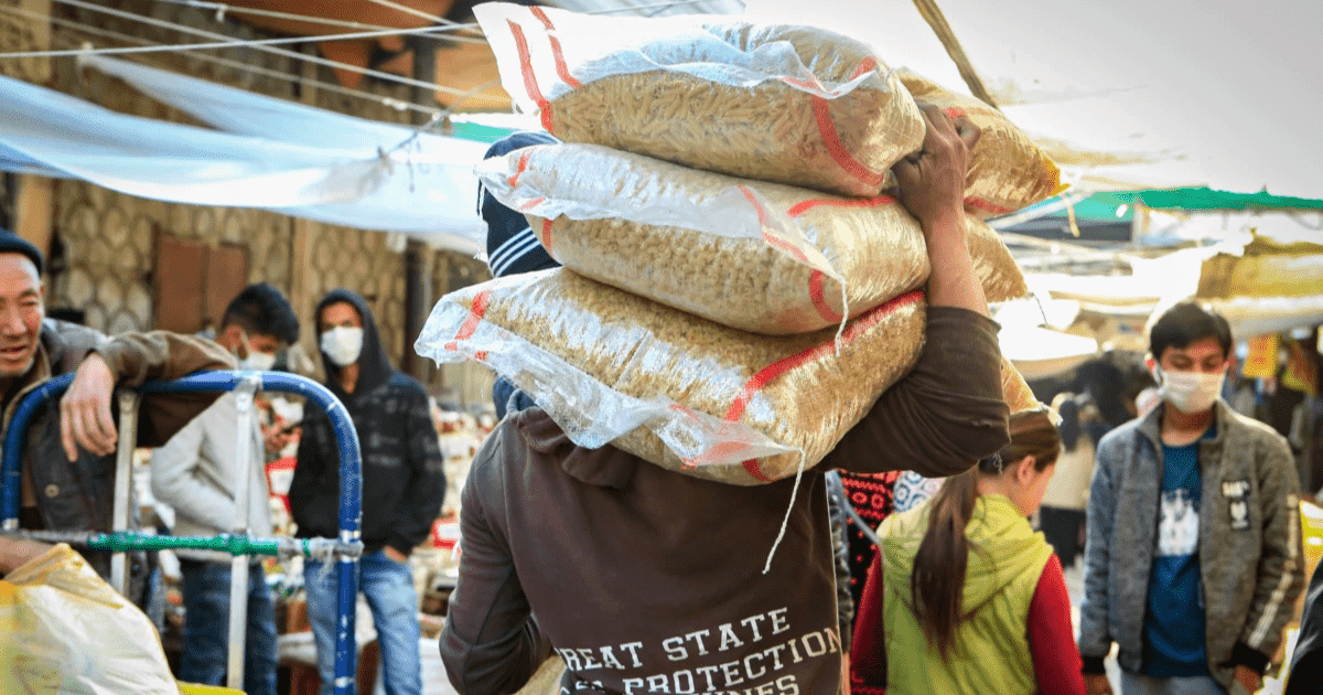 Федерация профсоюзов КР бьет тревогу из-за роста цен на товары