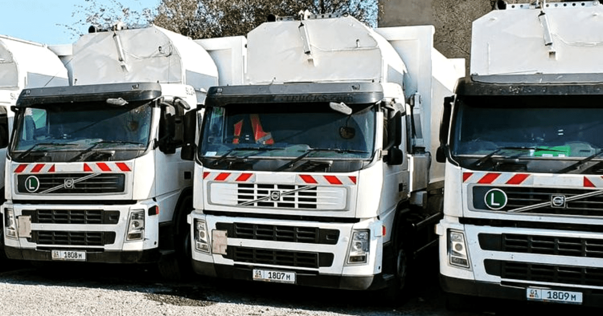 Мусор в Октябрьском районе будет убирать частная компания с современной экологичной техникой — видео