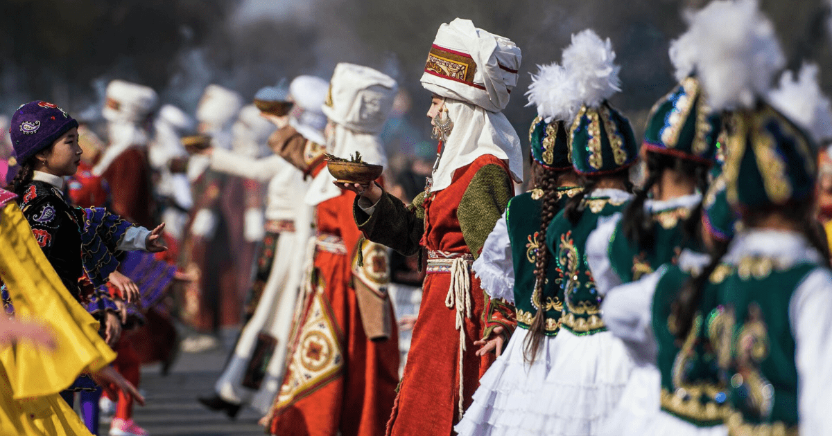 Минтруда предлагает узаконить майские каникулы — Но выходной 23 февраля отменят