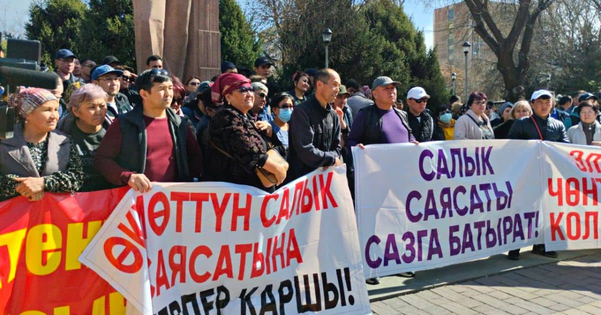 Налоговая служба поручила отозвать письма о запрете торговцам участвовать в митингах
