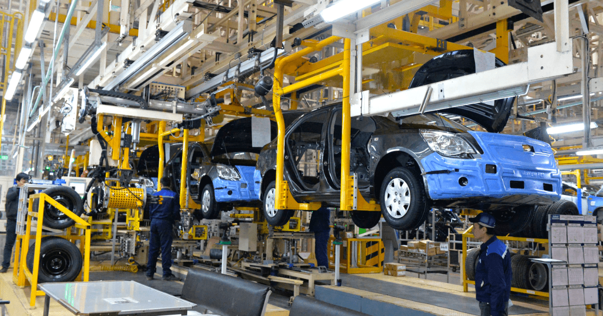 Акылбек Жапаров посетил узбекский автомобильный завод UzAuto Motors