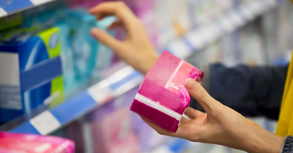 Полмиллиона кыргызстанок вынуждены выбирать между пачкой риса и упаковкой прокладок