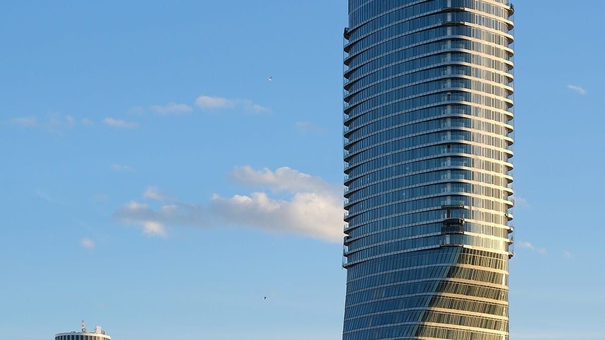 Белград: башня Kula Belgrade на Belgrade Waterfront