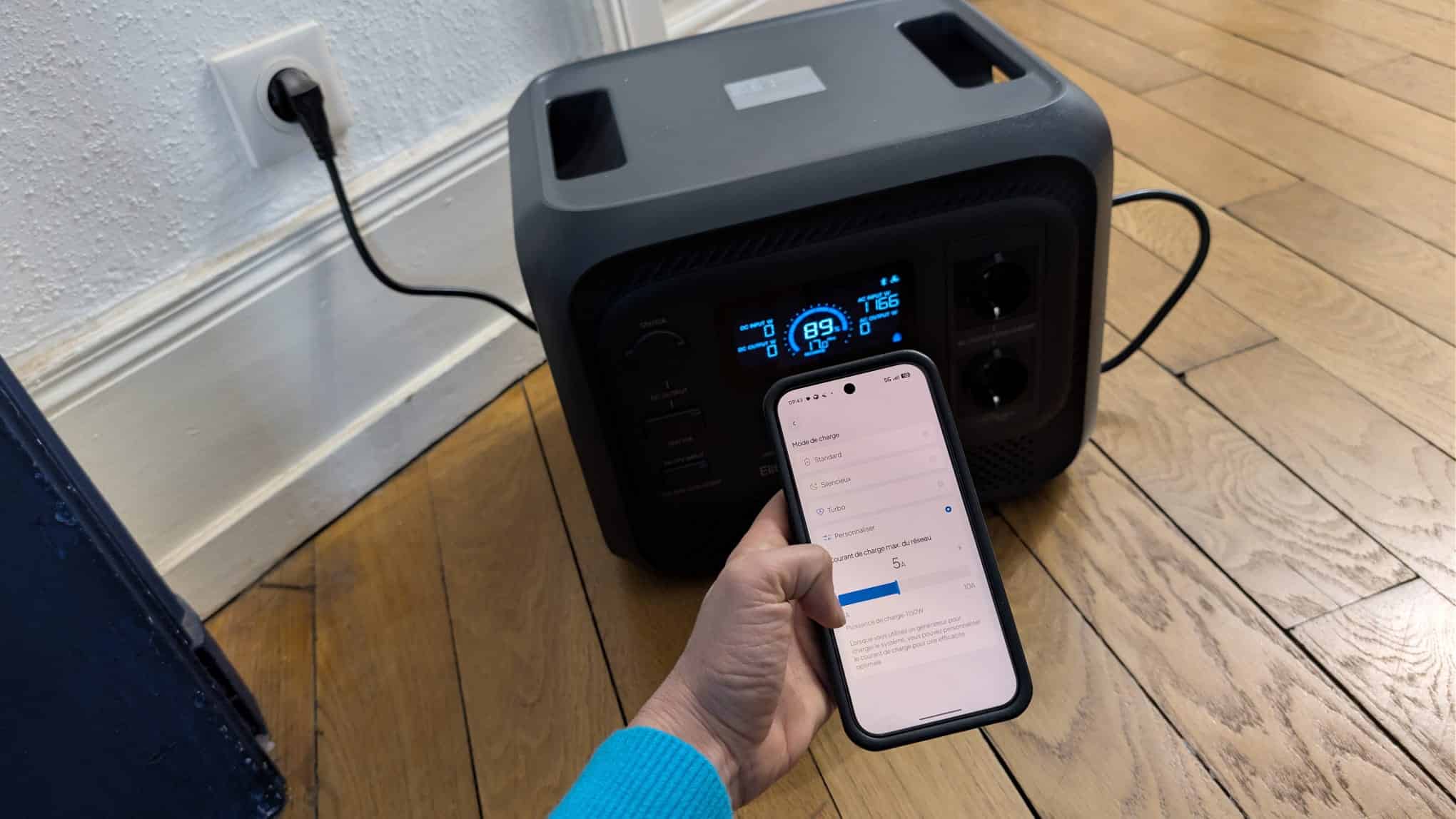 The Bluetti Elite 300 charging from a 230V mains socket.