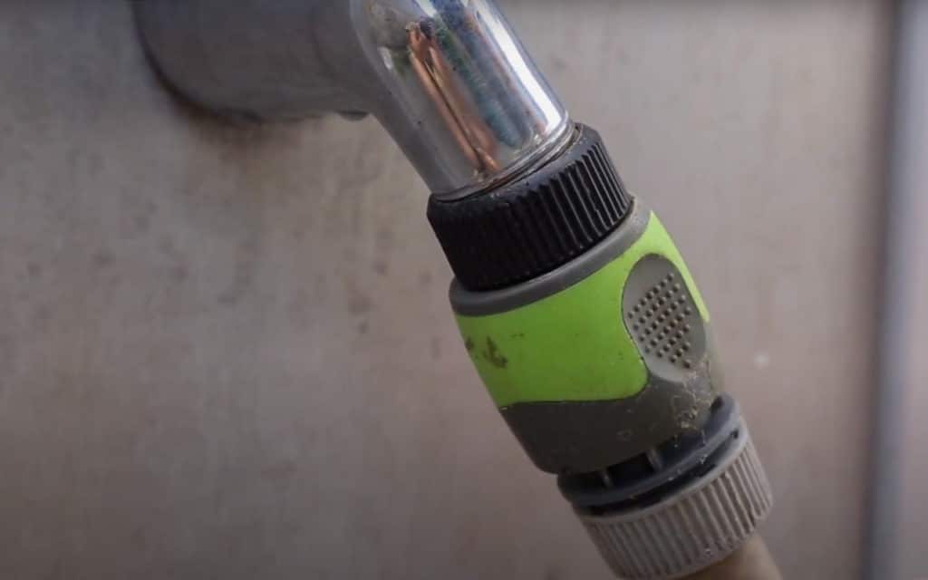 Quick-connect hose adapter fitted to a service point tap