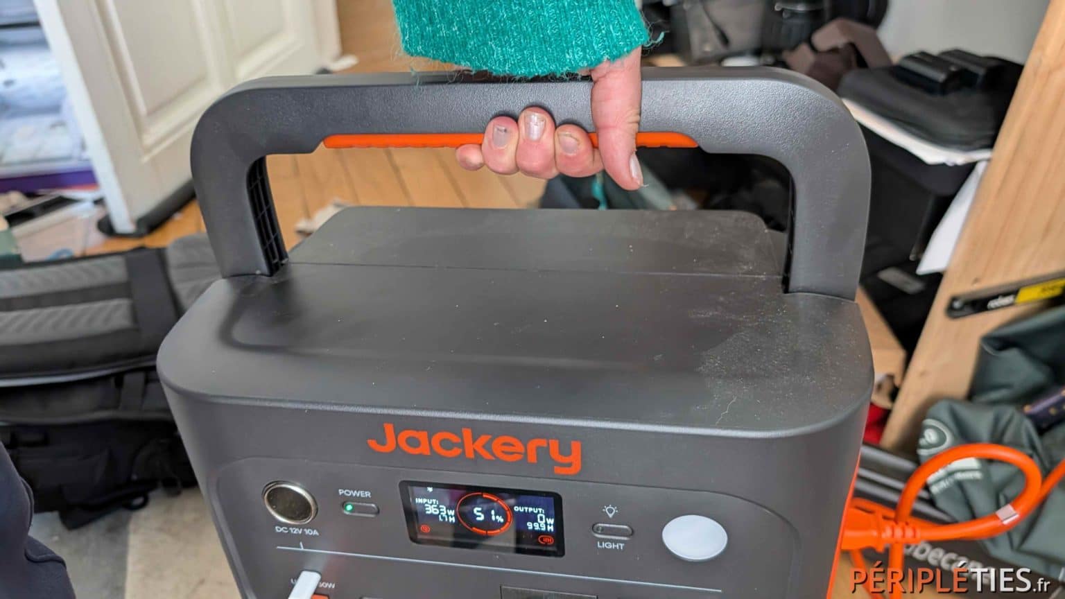 At 10.8kg (23.8lb), it is easy to carry with one hand
