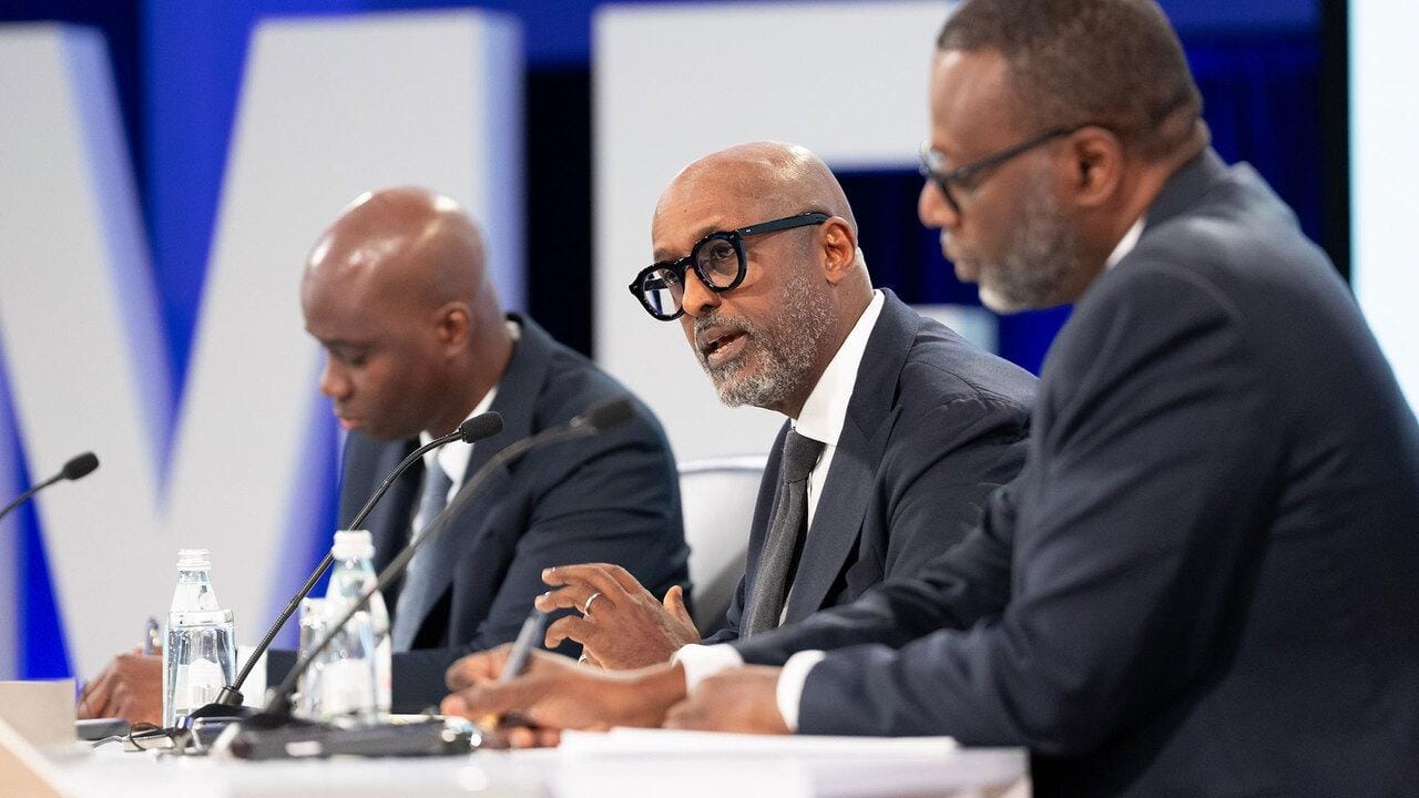 Des représentants du FMI lors d'un point de presse sur les perspectives économiques de l'Afrique. Photo : FMI/Erin Scott