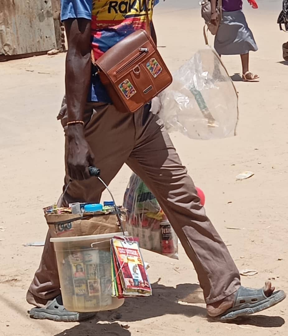 Tchad : le "Samal Far", une pharmacie de rue qui interroge