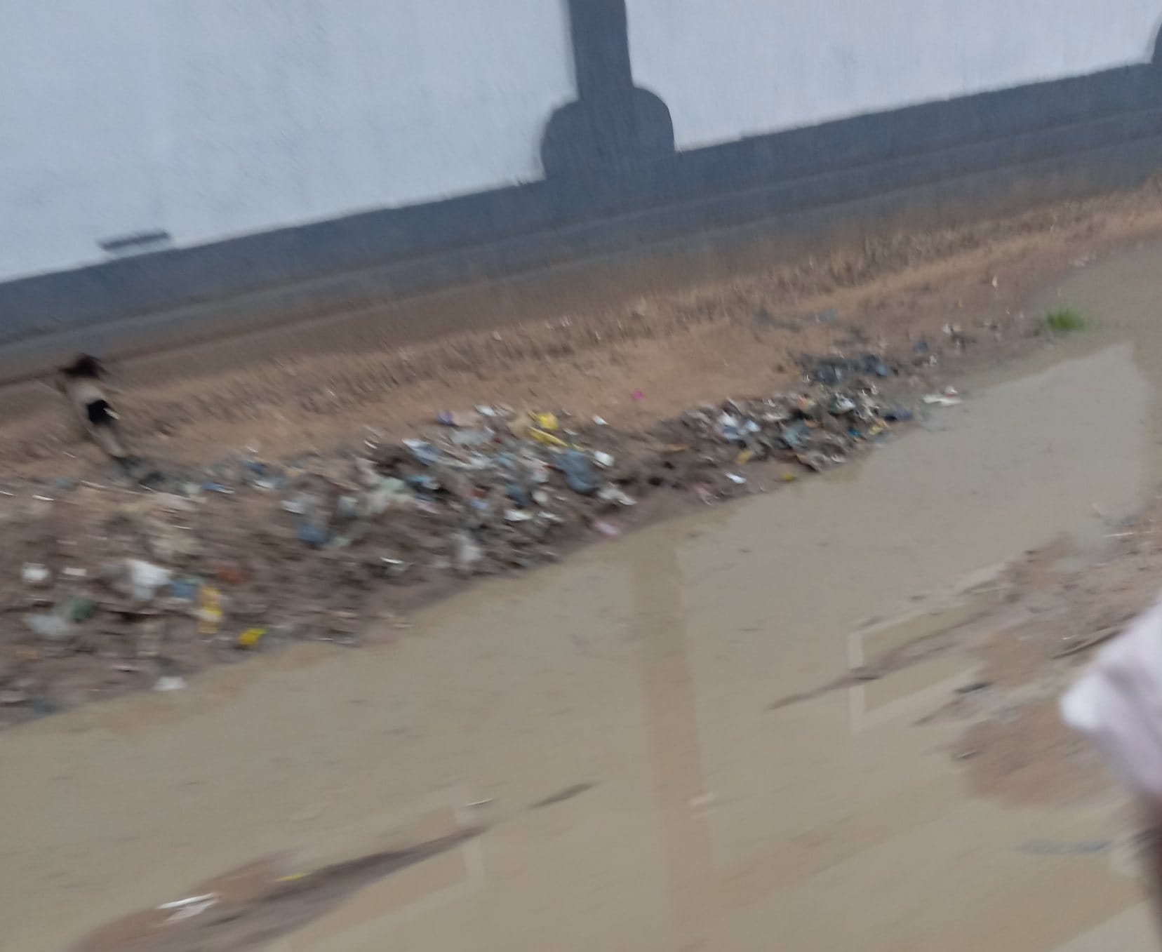 N'Djamena : à Chadartalata, une route engloutie par les premières pluies