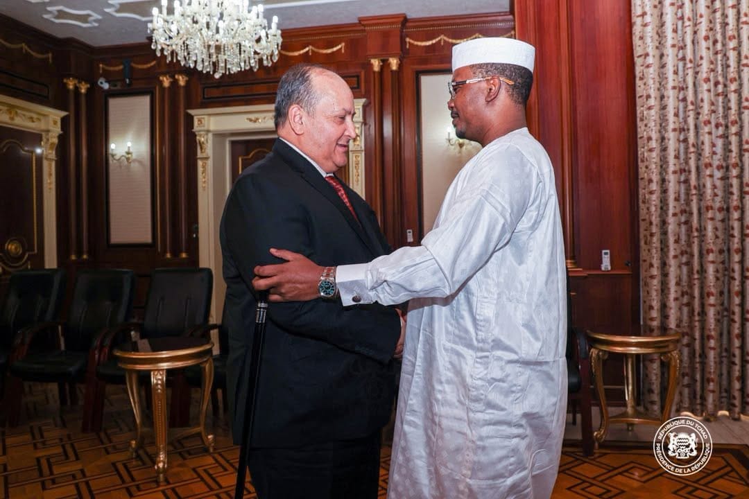 Tchad-Algérie : le Premier ministre algérien reçu par le président tchadien