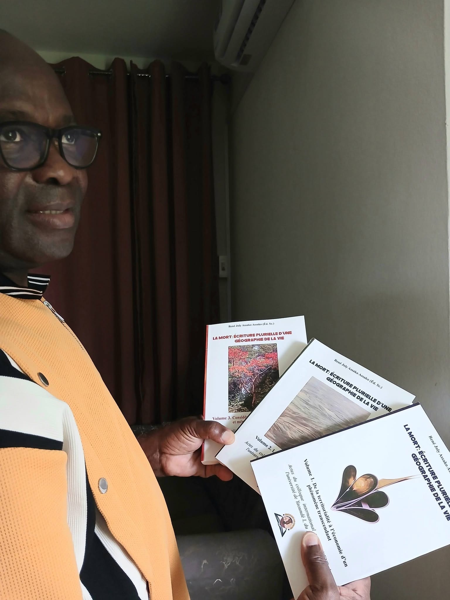 René Joly Assako Assako, professeur titulaire hors-échelle.