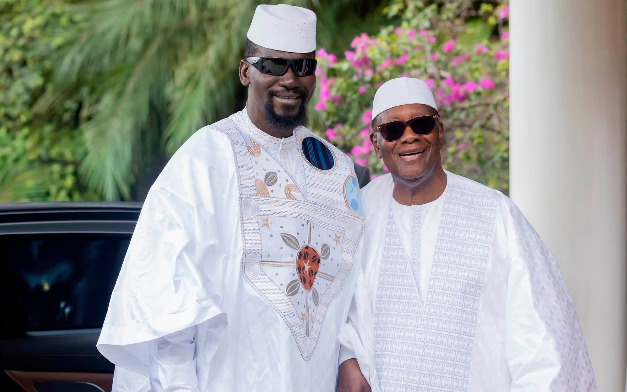 Alassane Ouattara s'entretient avec le président guinéen Mamadi Doumbouya