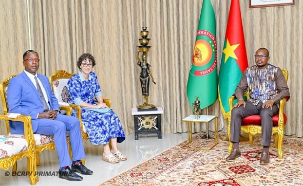 Coopération Burkina Faso–Canada : le Premier ministre reçoit l’ambassadrice Tina Guthrie en fin de mission