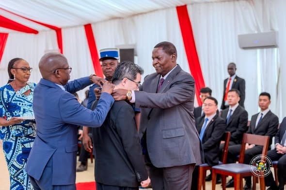 Centrafrique : fin de mission saluée pour l'ambassadeur de Chine Li Qinfeng à Bangui
