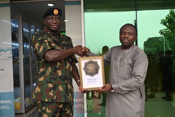 Nigeria : le chef d'état-major de l'armée exhorte le secteur privé à investir dans la jeunesse