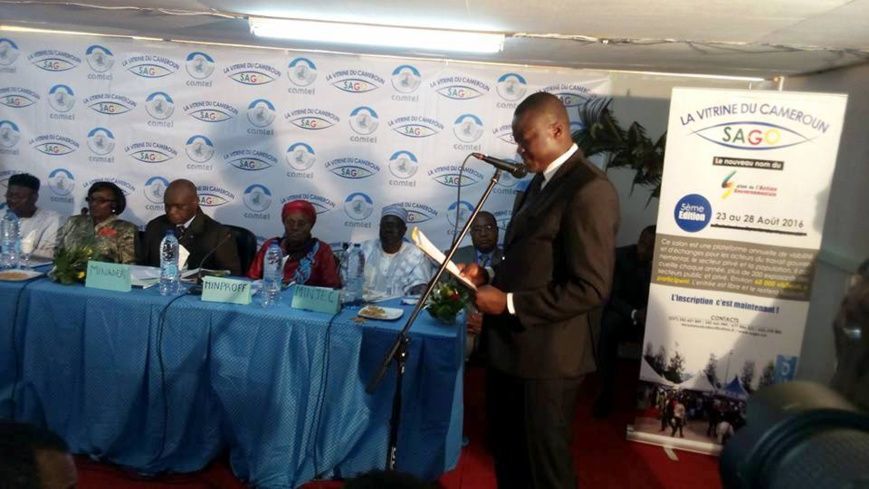 Patrice Assiga,promoteur du Sago,lors de son discours d'ouverture le 23 aout 2016 au Musée National à Yaoundé;devant les memb