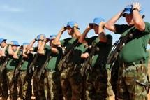 Les soldats de l'Eufor ont troqué leurs bérets contre ceux de l'ONU lors d'une cérémonie à Abéché, dans l'est du Tchad, diman