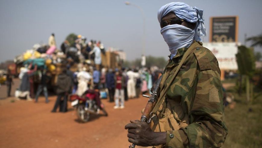 Un soldat tchadien de la Misca dans les rues de Bangui, le 16 janvier 2014. © REUTERS/Siegfried Modola
