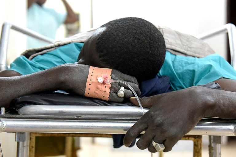 Une personne hospitalisée, le 7 janvier 2018 à Ziguinchor, après une attaque qui a fait 13 morts dans une forêt de Casamance,