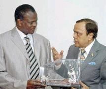 M. Emmanuel Nadingar, PM et ex-ministre tchadien du Pétrole et le ministre de l'Union du Pétrole et du Gaz naturel, M. Murli 