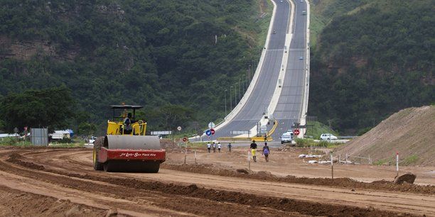 Chantier de construction de la liaison routière entre la zone industrielle de Pintown et le nord de Durban en Afrique du Sud,